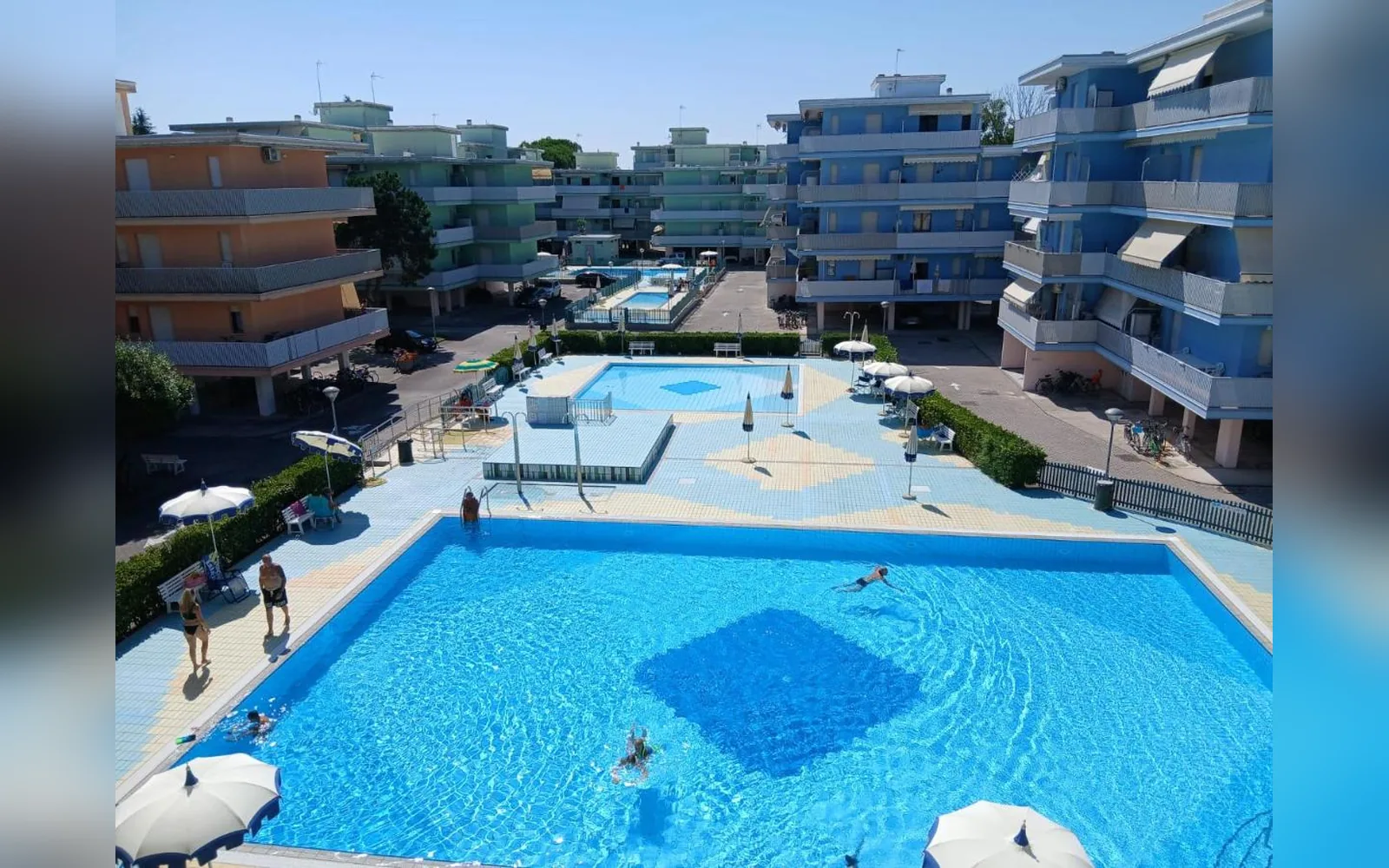 Casa Vacanze Monachy Beach — Bilocale vista piscina a Bibione, 