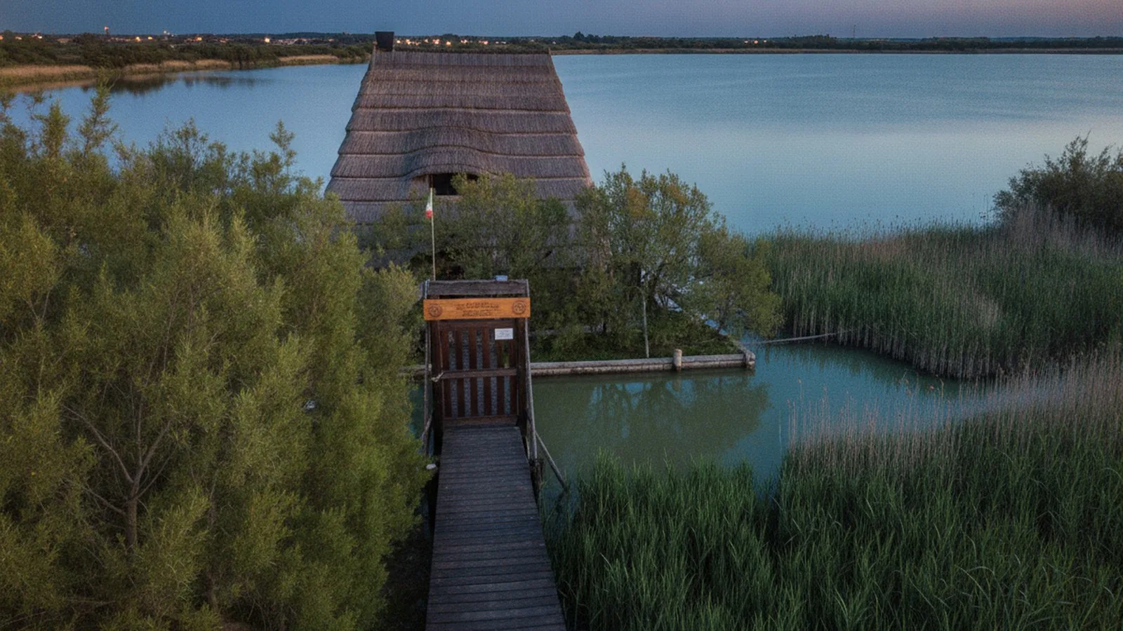 Il borgo lagunare di Caorle con i suoi casoni tradizionali